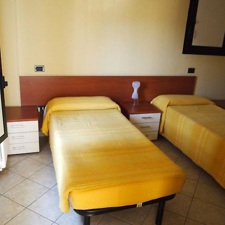 Caffetteria Dell'Angolo Hotel Borghetto Secondo Bagian luar foto