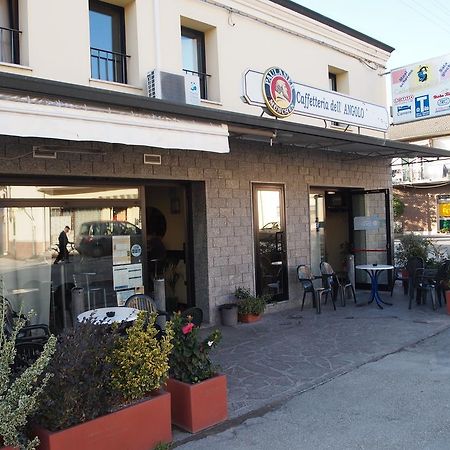 Caffetteria Dell'Angolo Hotel Borghetto Secondo Bagian luar foto
