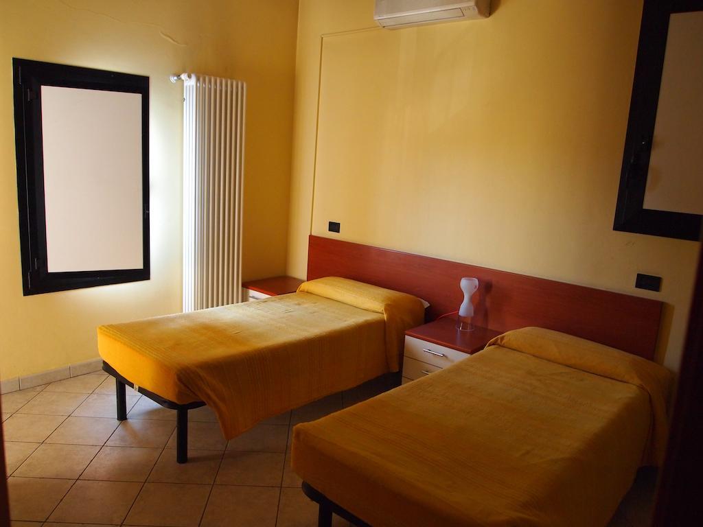 Caffetteria Dell'Angolo Hotel Borghetto Secondo Bagian luar foto