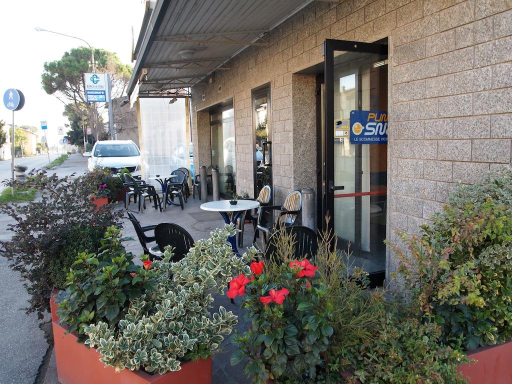 Caffetteria Dell'Angolo Hotel Borghetto Secondo Bagian luar foto