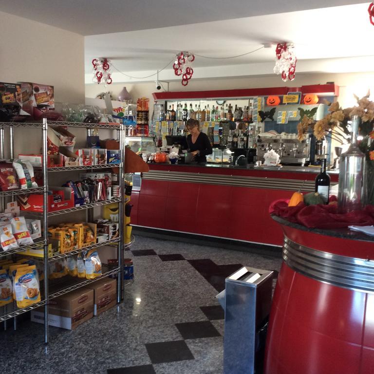 Caffetteria Dell'Angolo Hotel Borghetto Secondo Bagian luar foto