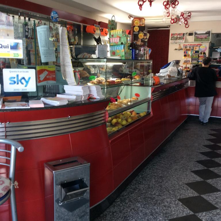 Caffetteria Dell'Angolo Hotel Borghetto Secondo Bagian luar foto